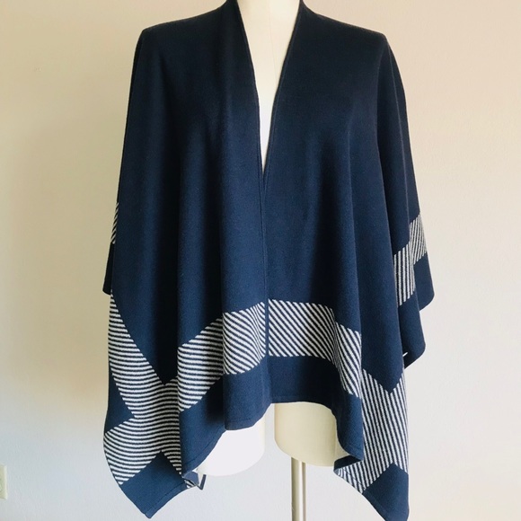CAbi Reversible Navy/Tan Wrap Sweater Shawl Poncho Open Front Button Sides LNWOT - Picture 6 of 14